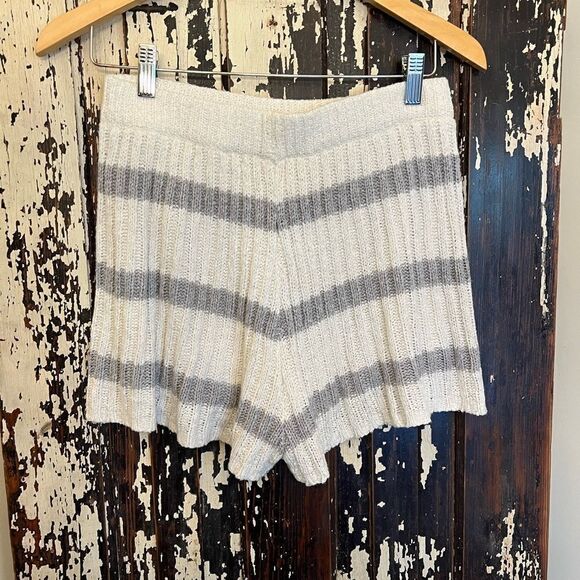 Le Ali’s Collection super soft knit sweater shorts. Size M. - Picture 2 of 7